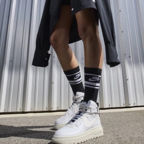 nike women’s Air Force 1 High Utility 2.0 sneakers - Picture 6 of 16